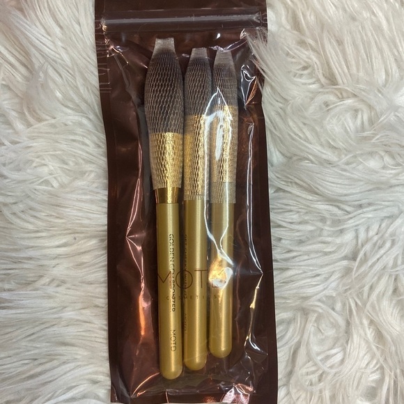 MOTD set of 3 Face Brushes - Picture 2 of 4